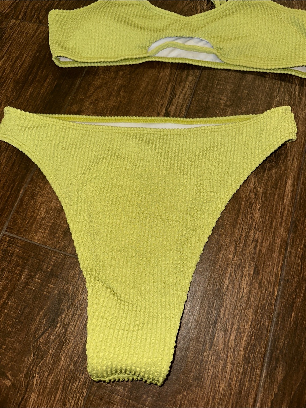 Women’s Lime Green Textured Two Piece Bikini Set Size Large - Picture 4 of 6